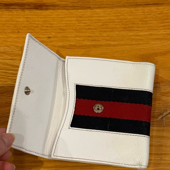 Gucci White leather wallet with Red and blue Stripe - Picture 2 of 12